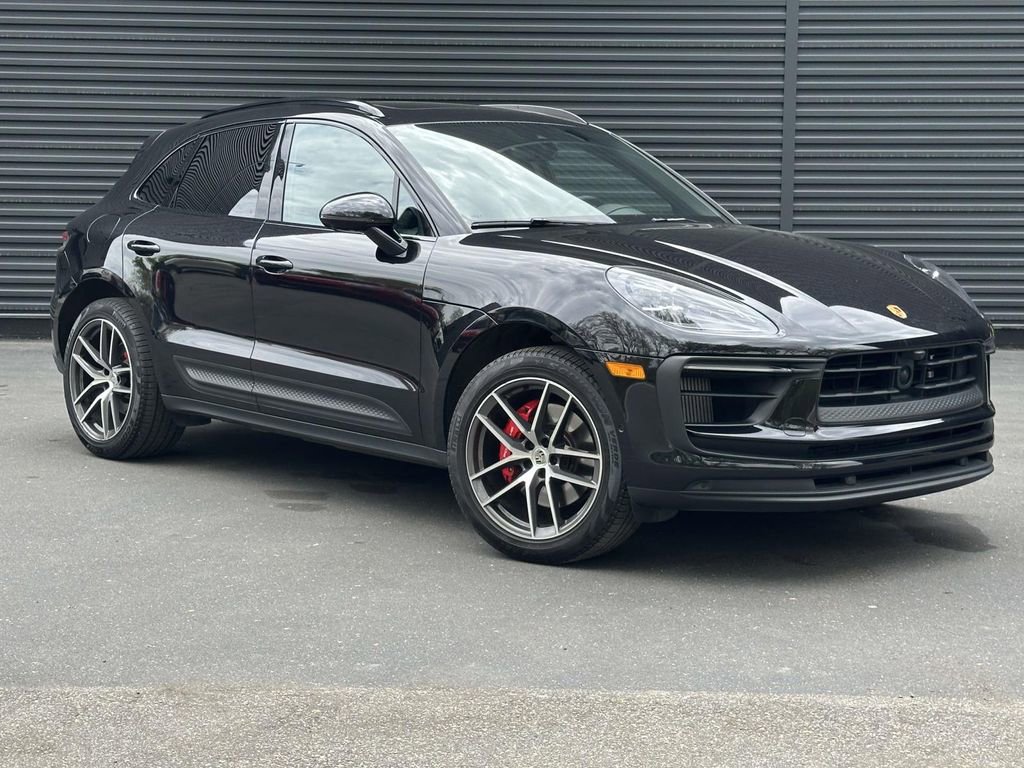 Certified 2022 Porsche Macan S AWD/4WD image 7