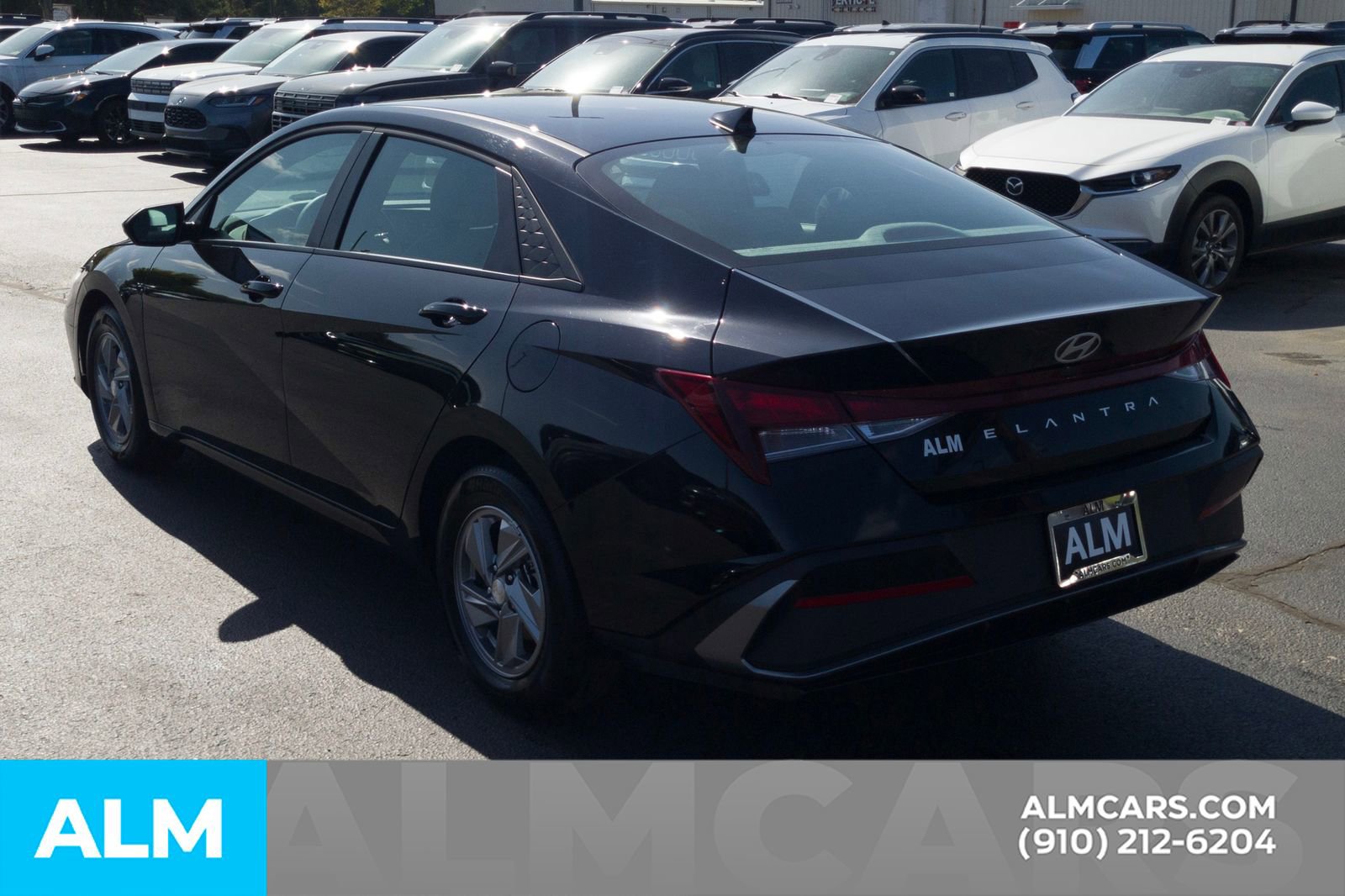 Used 2025 Hyundai Elantra SE image 10