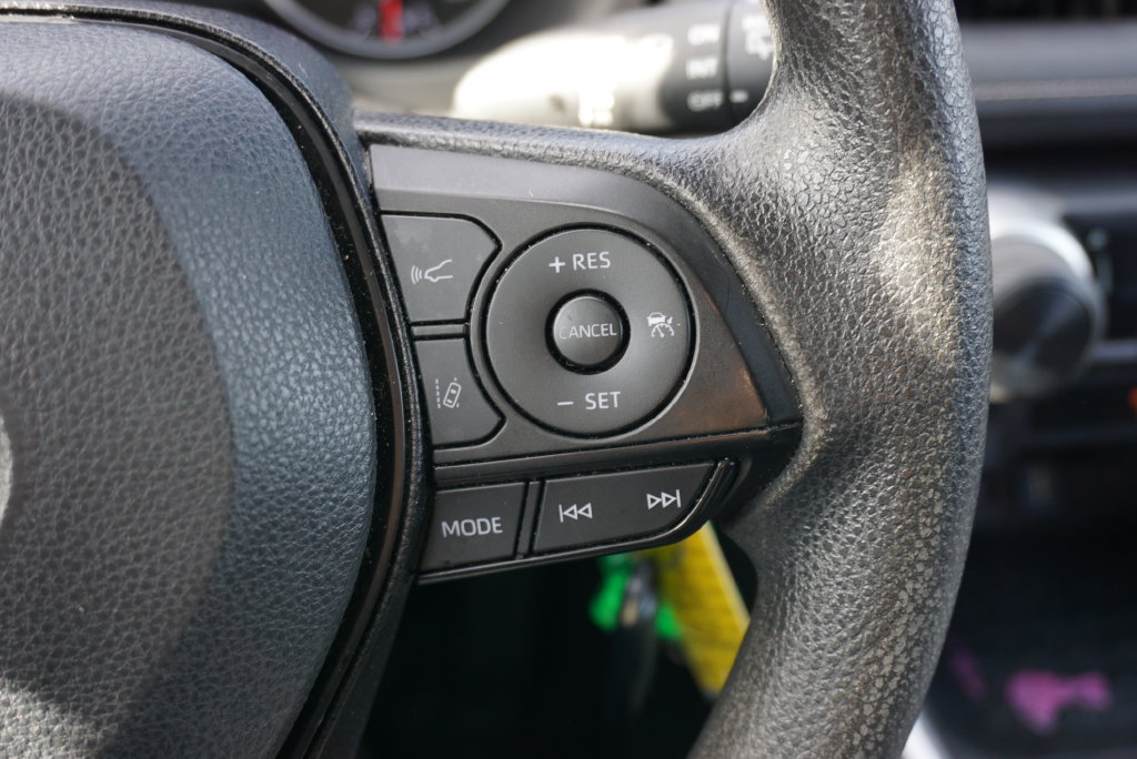 Used 2022 Toyota RAV4 LE FWD image 21