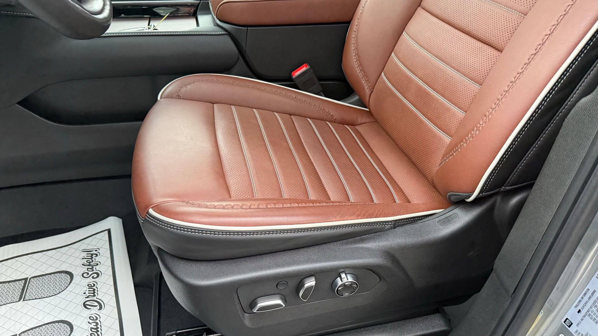 Used 2024 GMC Yukon XL Denali Ultimate image 45