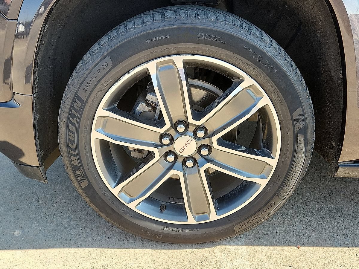 Used 2018 GMC Acadia Denali w/ Technology Package FWD image 4