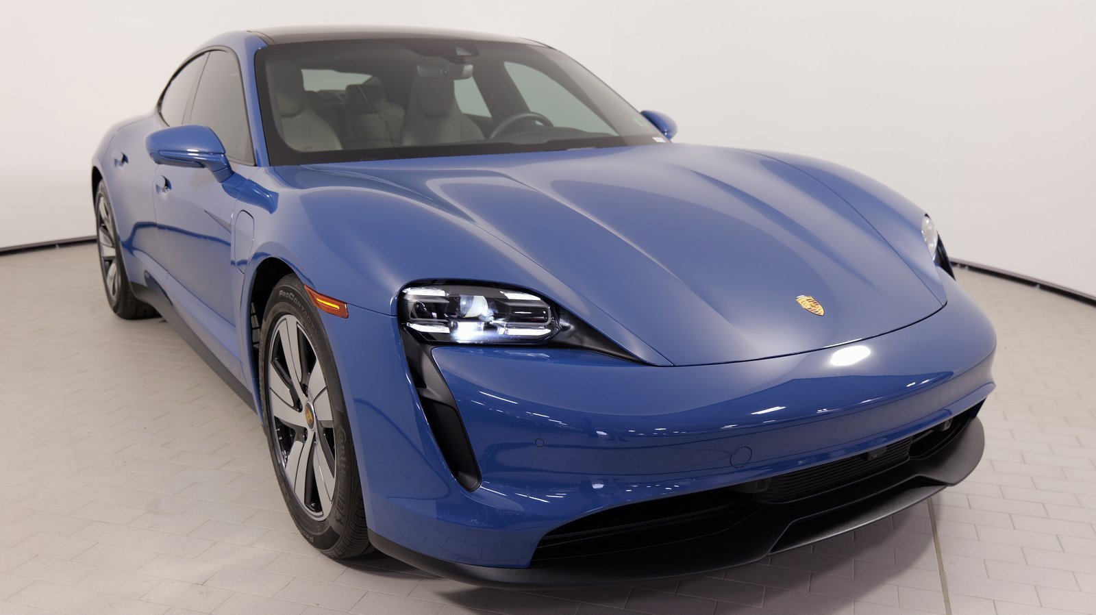 Used 2023 Porsche Taycan image 6