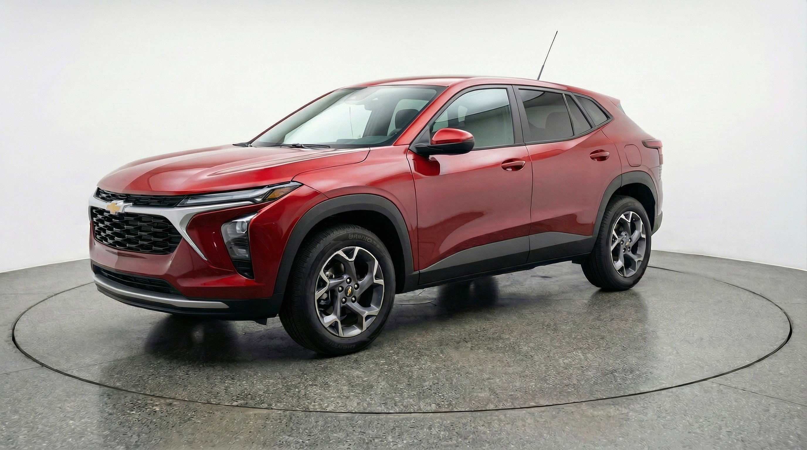 Used 2025 Chevrolet Trax LT w/ LT Convenience Package FWD image 3