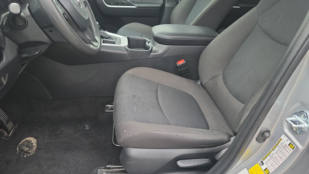 Used 2025 Toyota RAV4 LE FWD image 18