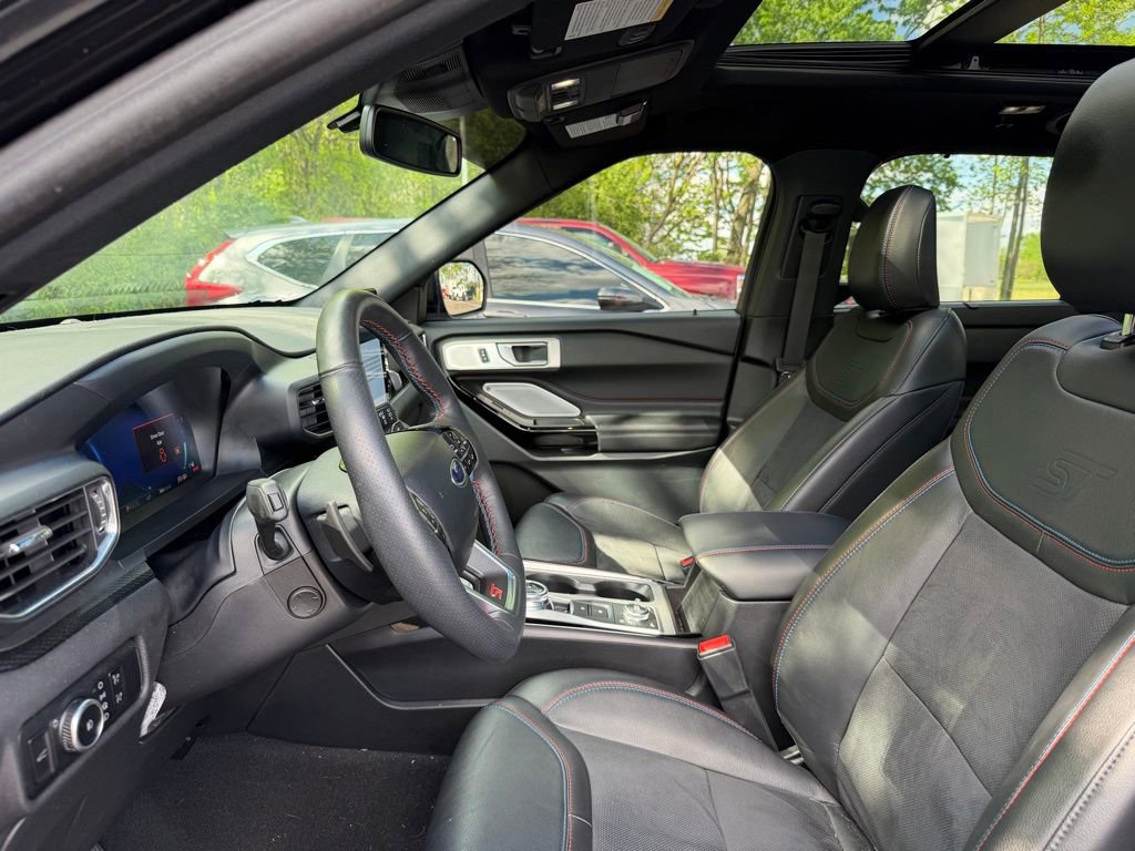 Used 2024 Ford Explorer ST w/ Equipment Group 401A AWD/4WD image 9