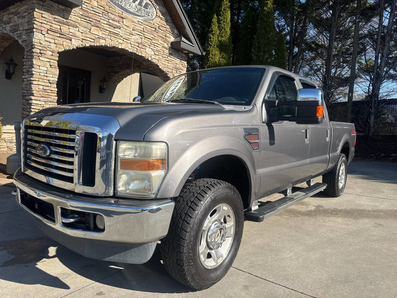 Used 2010 Ford F250 XLT image 2
