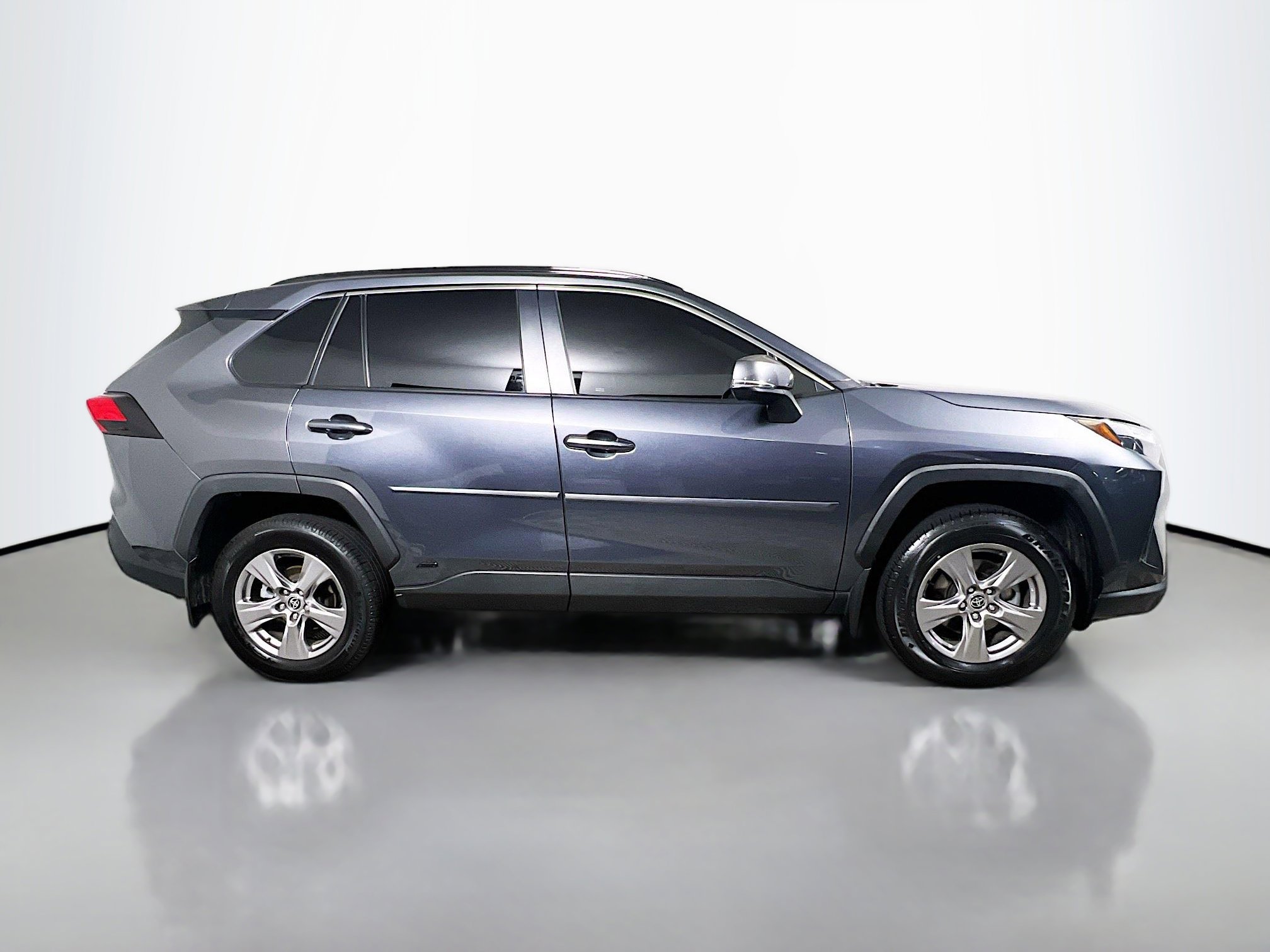 Used 2023 Toyota RAV4 XLE w/ Convenience Package image 3