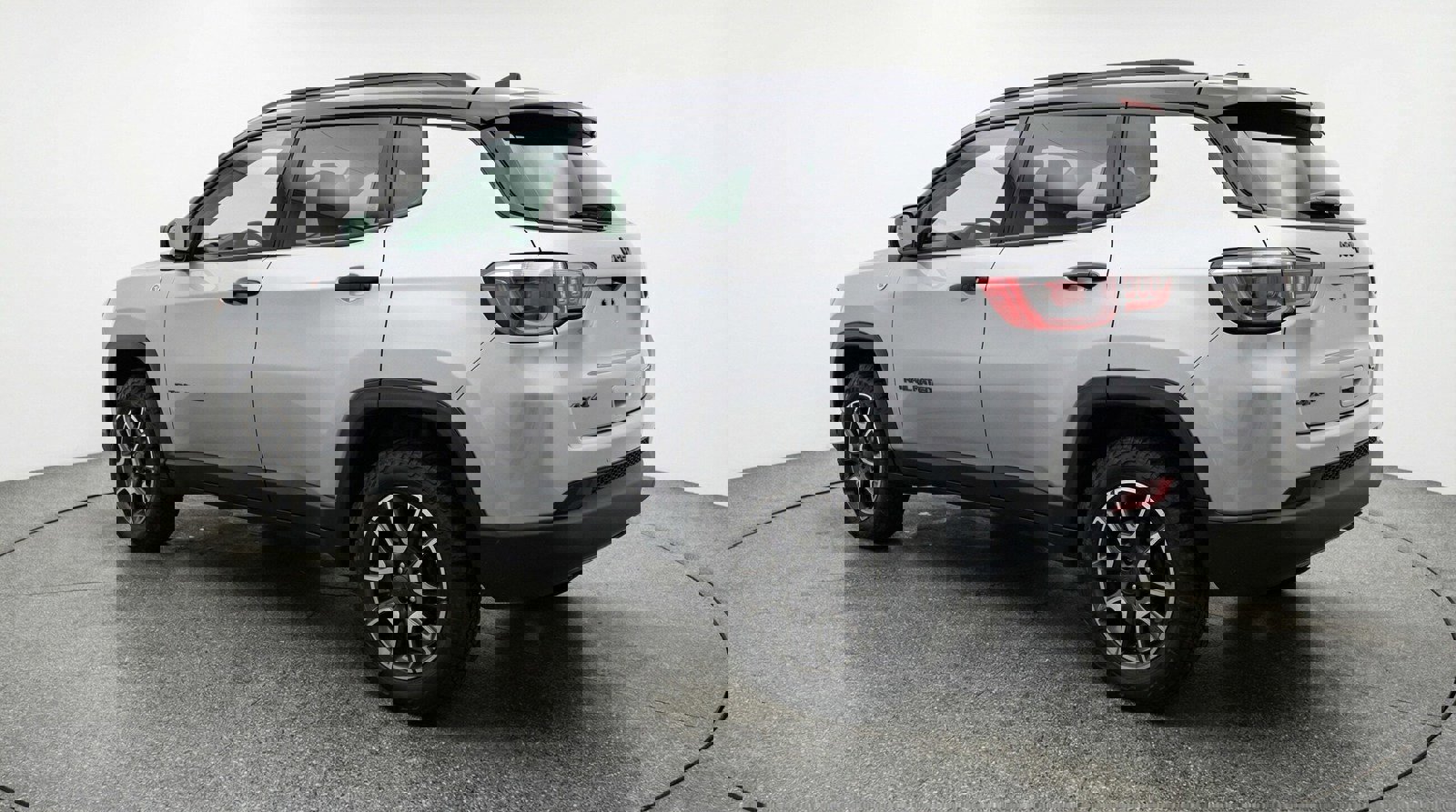 Used 2025 Jeep Compass Trailhawk image 5