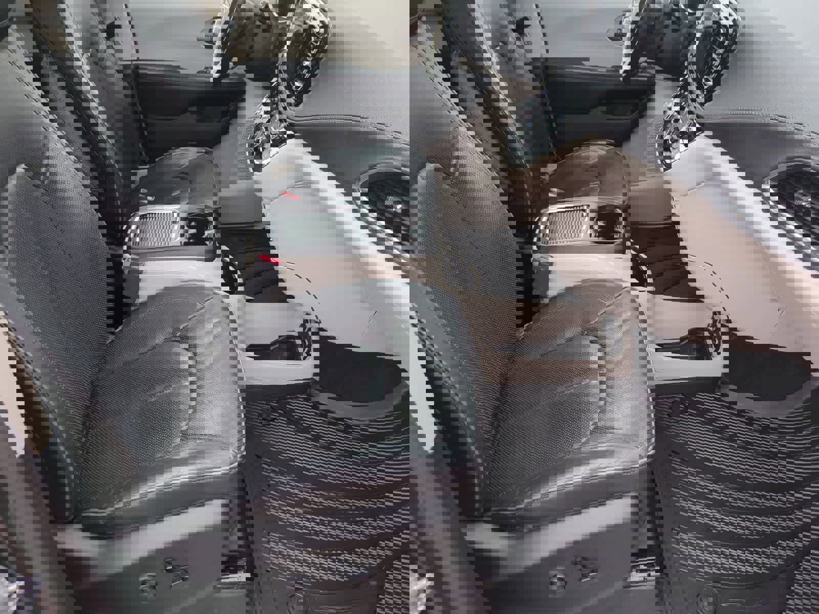 Used 2018 Chrysler Pacifica Limited w/ Tire & Wheel Group FWD image 22