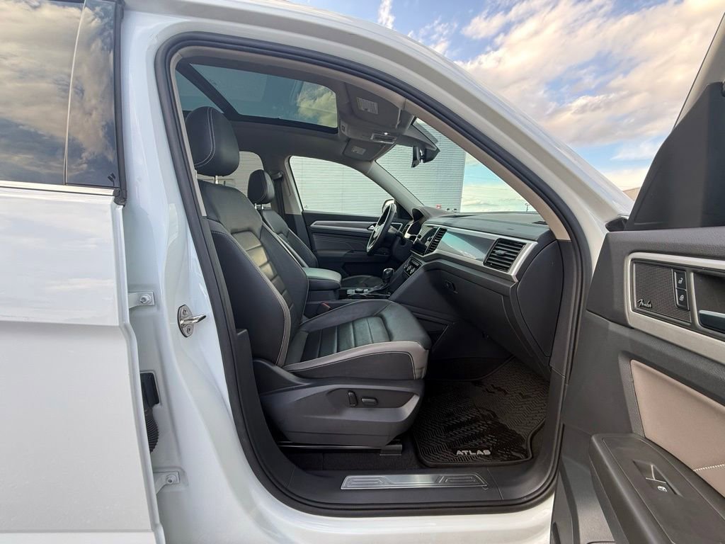 Used 2022 Volkswagen Atlas SEL Premium image 43