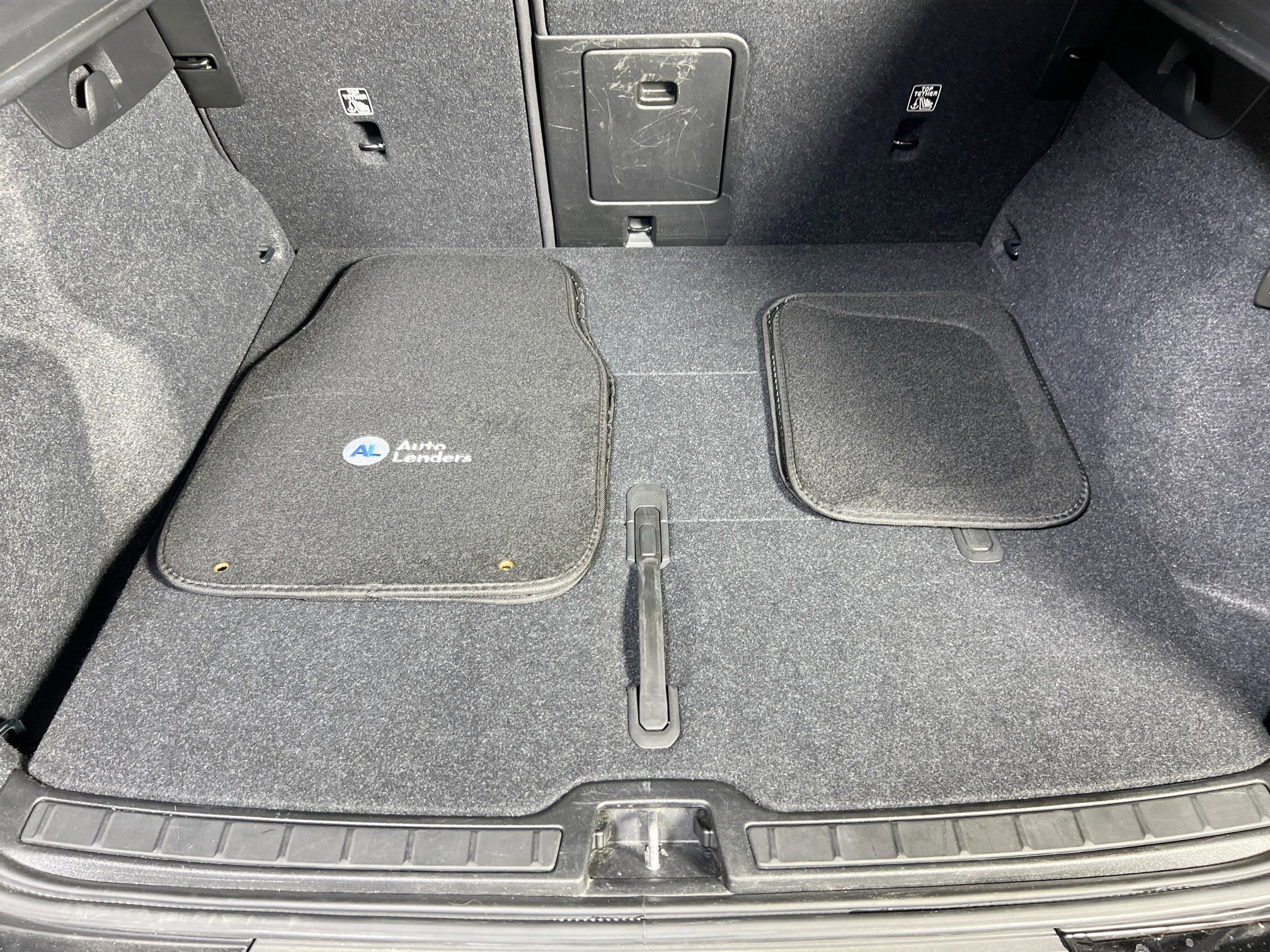 Used 2022 Volvo XC40 T5 R-Design w/ Advanced Package image 25