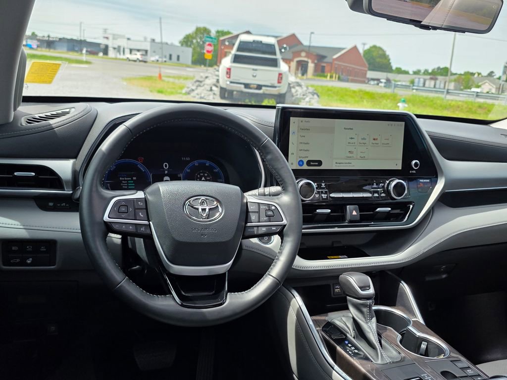 Used 2023 Toyota Highlander Platinum FWD image 39