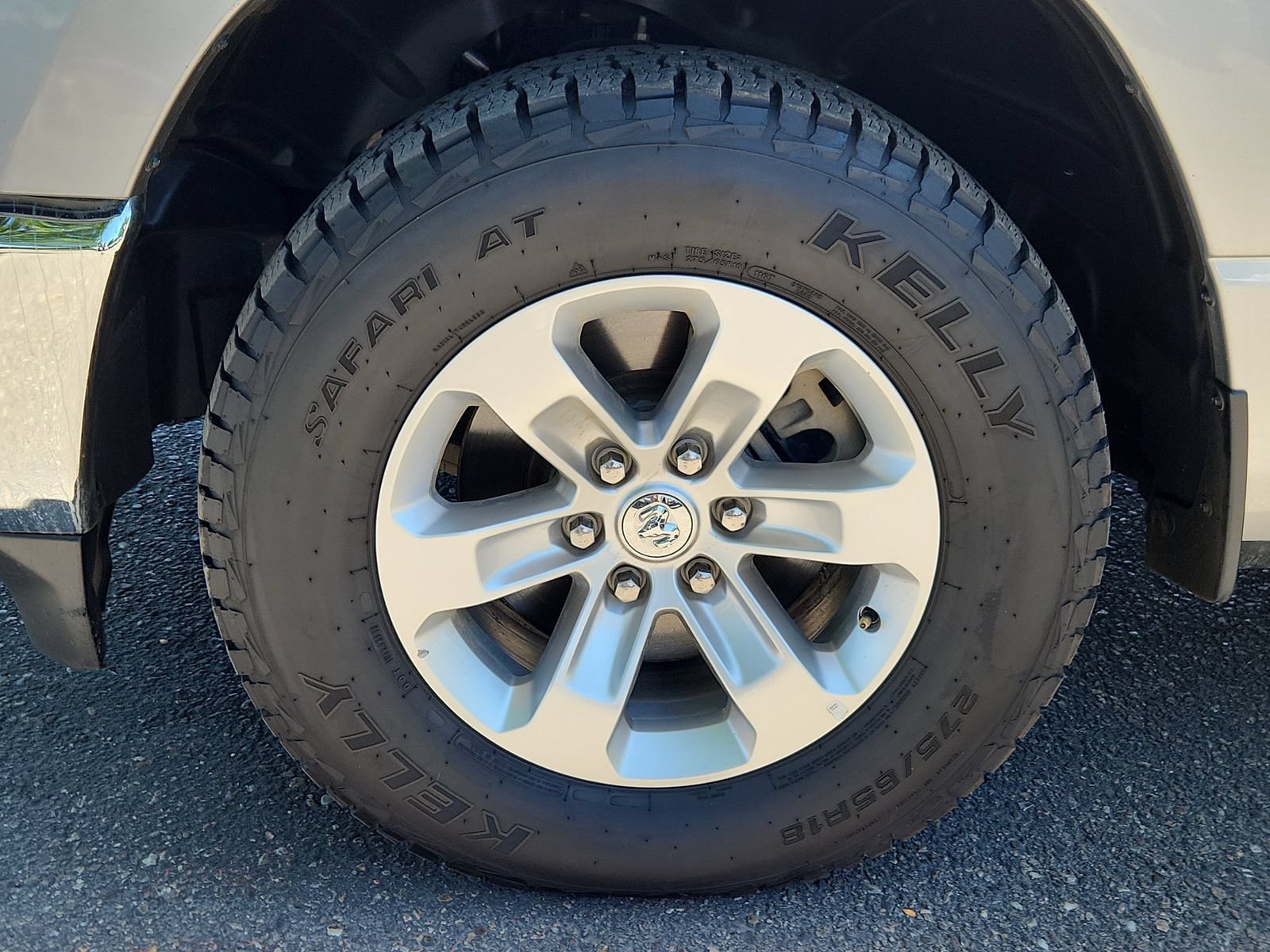 Used 2023 RAM 1500 Laramie AWD/4WD image 19