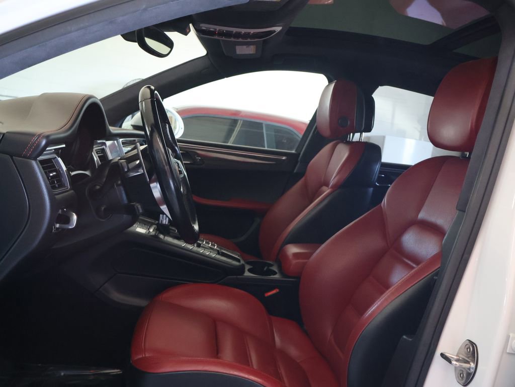 Used 2017 Porsche Macan Turbo AWD/4WD image 18