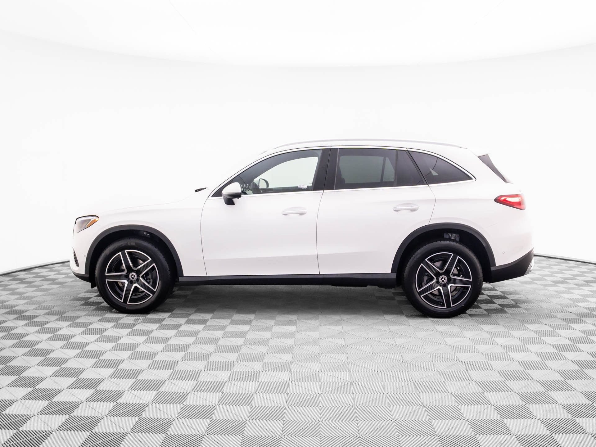 New 2026 Mercedes-Benz GLC 300 4MATIC image 2