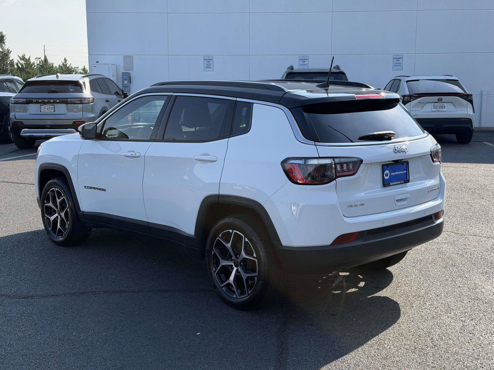 Used 2025 Jeep Compass Limited AWD/4WD image 3