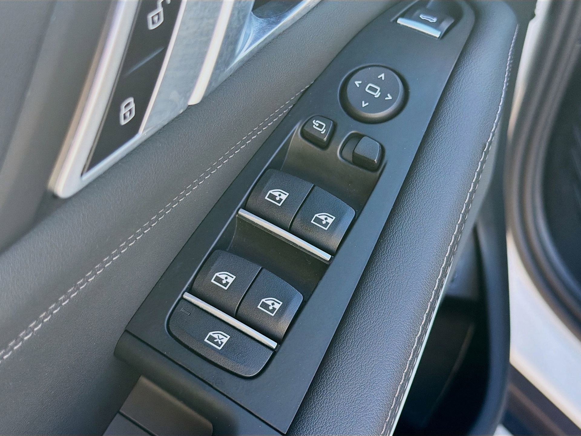 Certified 2025 BMW X5 xDrive50e image 23