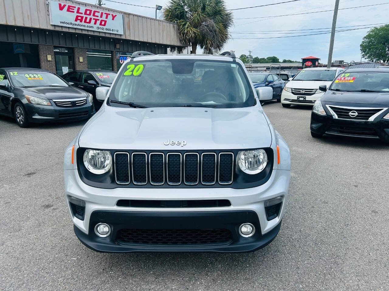 Used 2020 Jeep Renegade Latitude FWD image 2
