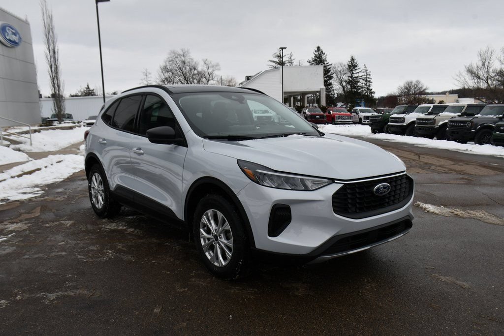 Used 2025 Ford Escape Active w/ Tech Pack #1 AWD/4WD image 9