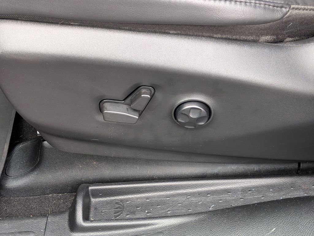 Used 2023 Chrysler Pacifica Touring-L w/ S Appearance Package image 13