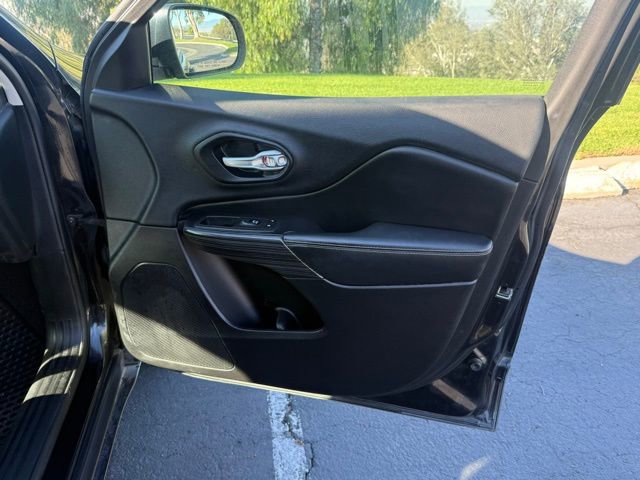 Used 2015 Jeep Cherokee Limited w/ Luxury Group image 9