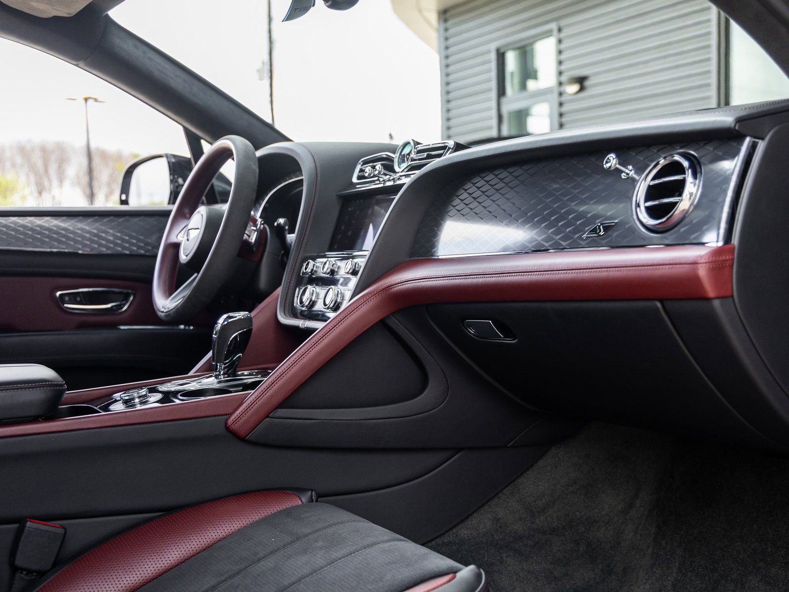 Used 2022 Bentley Bentayga image 50