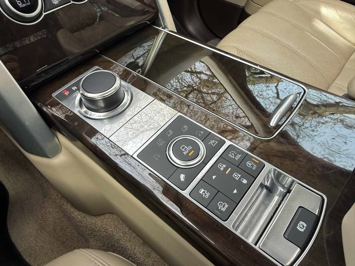 Used 2016 Land Rover Range Rover HSE image 20