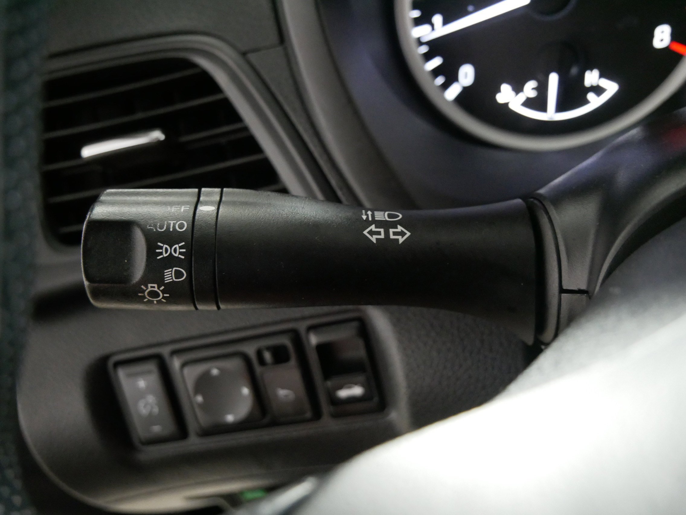 Used 2019 Nissan Sentra S FWD image 31