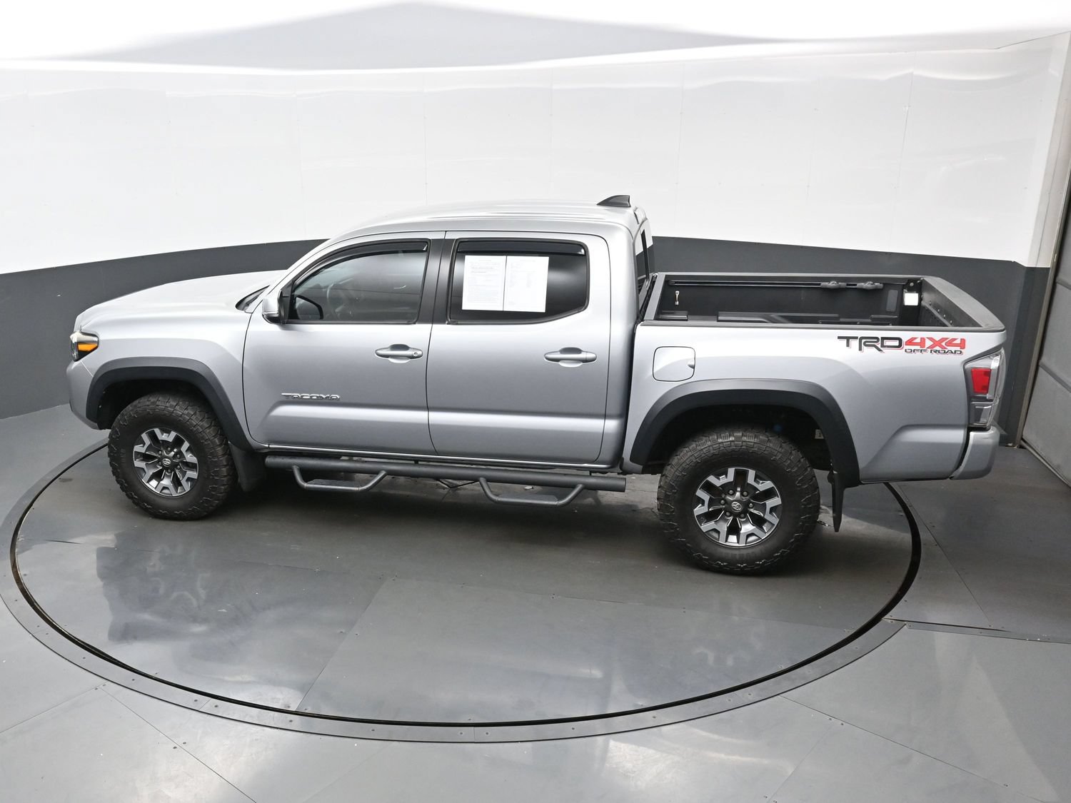 Used 2020 Toyota Tacoma TRD Off-Road w/ Technology Package AWD/4WD image 37