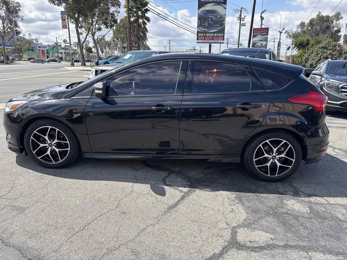 Used 2015 Ford Focus SE w/ SE Sport Package image 3