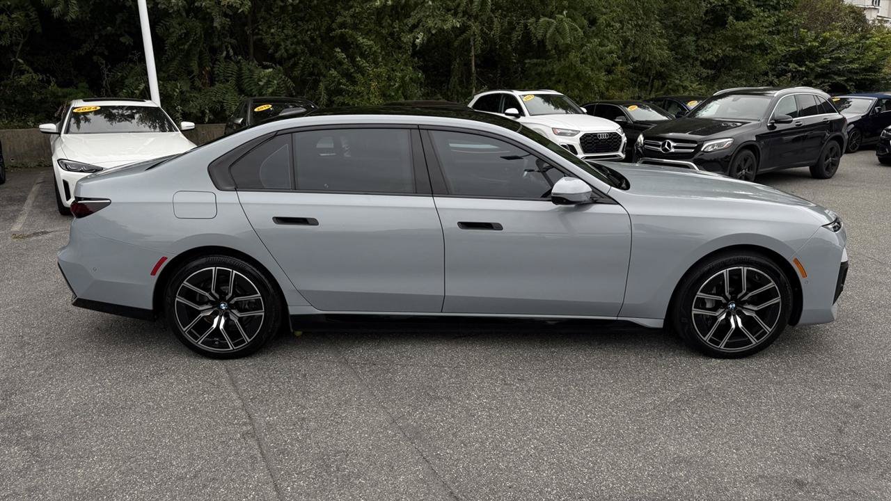 Used 2023 BMW i7 xDrive60 AWD/4WD image 19