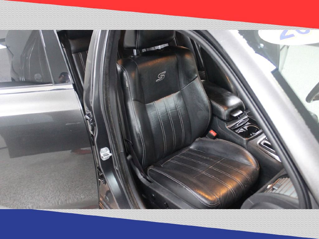 Used 2016 Chrysler 300 S image 28