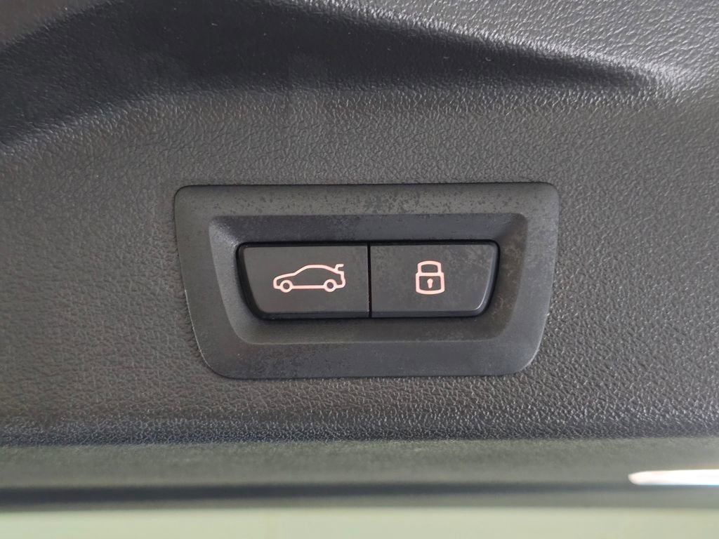 Certified 2025 BMW X5 xDrive40i w/ Executive Package image 11