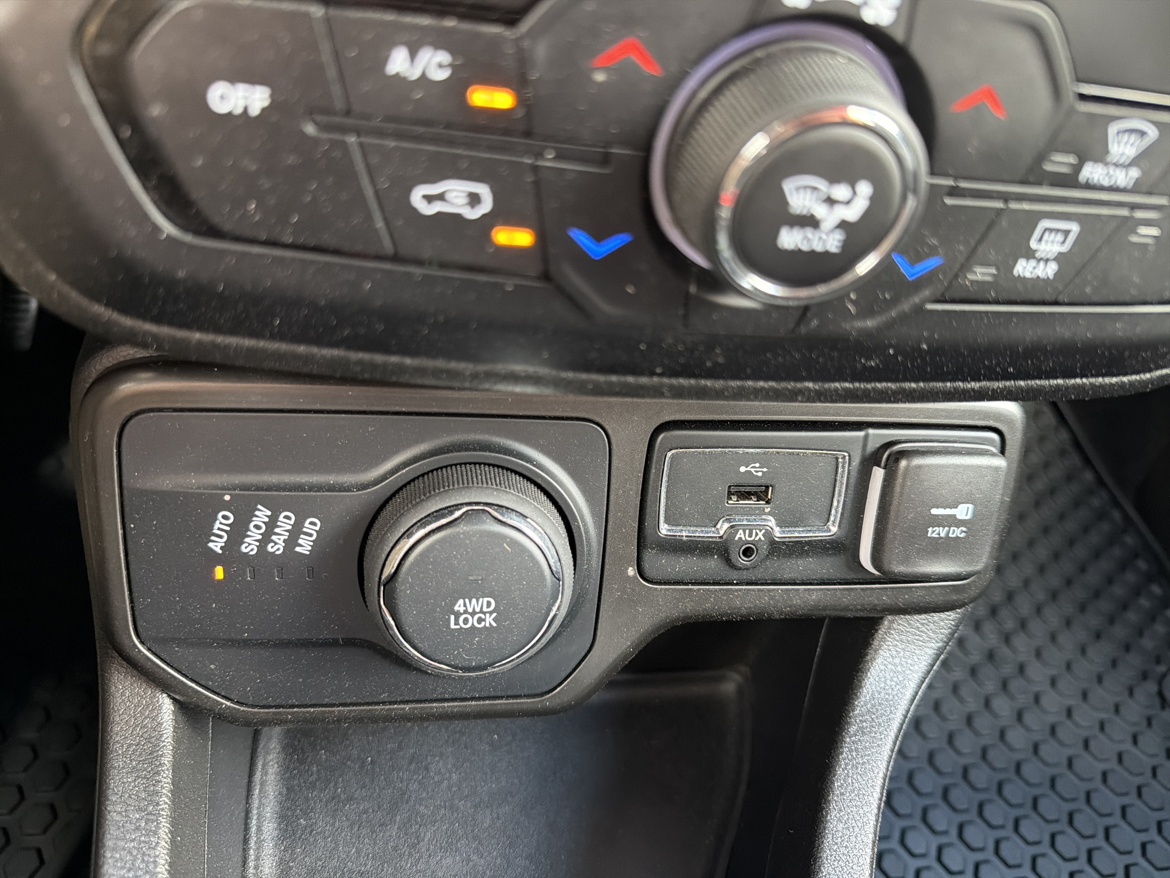 Used 2022 Jeep Renegade Latitude AWD/4WD image 19