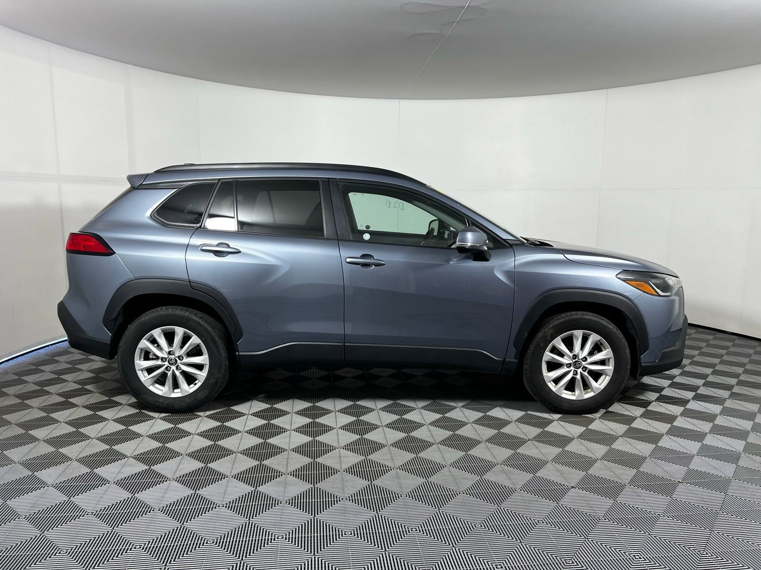 Used 2024 Toyota Corolla Cross LE image 4