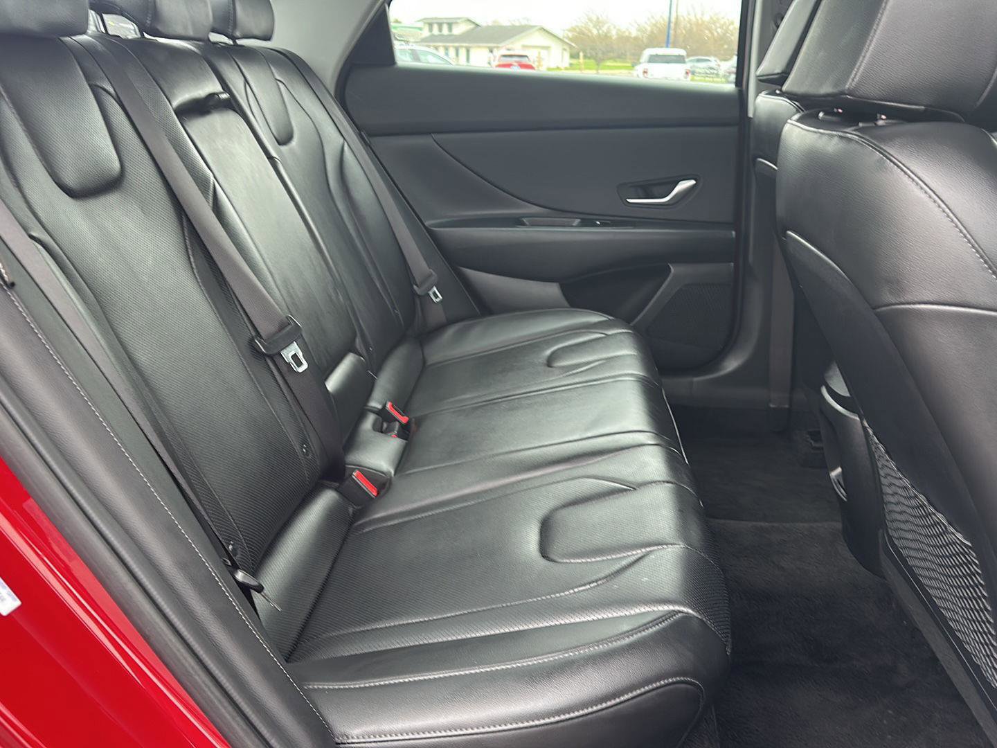 Used 2025 Hyundai Elantra Limited image 15