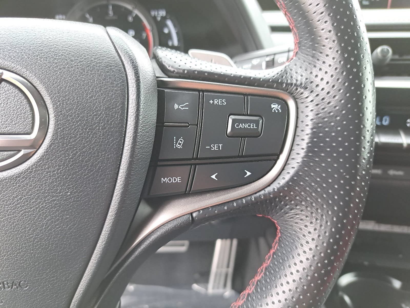Used 2021 Lexus UX 200 F Sport w/ Accessory Package (Z2) FWD image 17