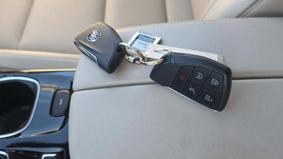 Used 2023 Buick Envision Essence AWD/4WD image 21