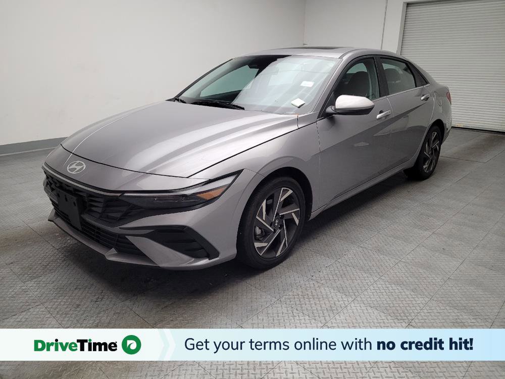 Used 2025 Hyundai Elantra SEL image 1