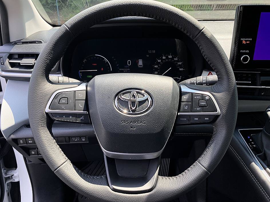 Certified 2026 Toyota Sienna XLE FWD image 14