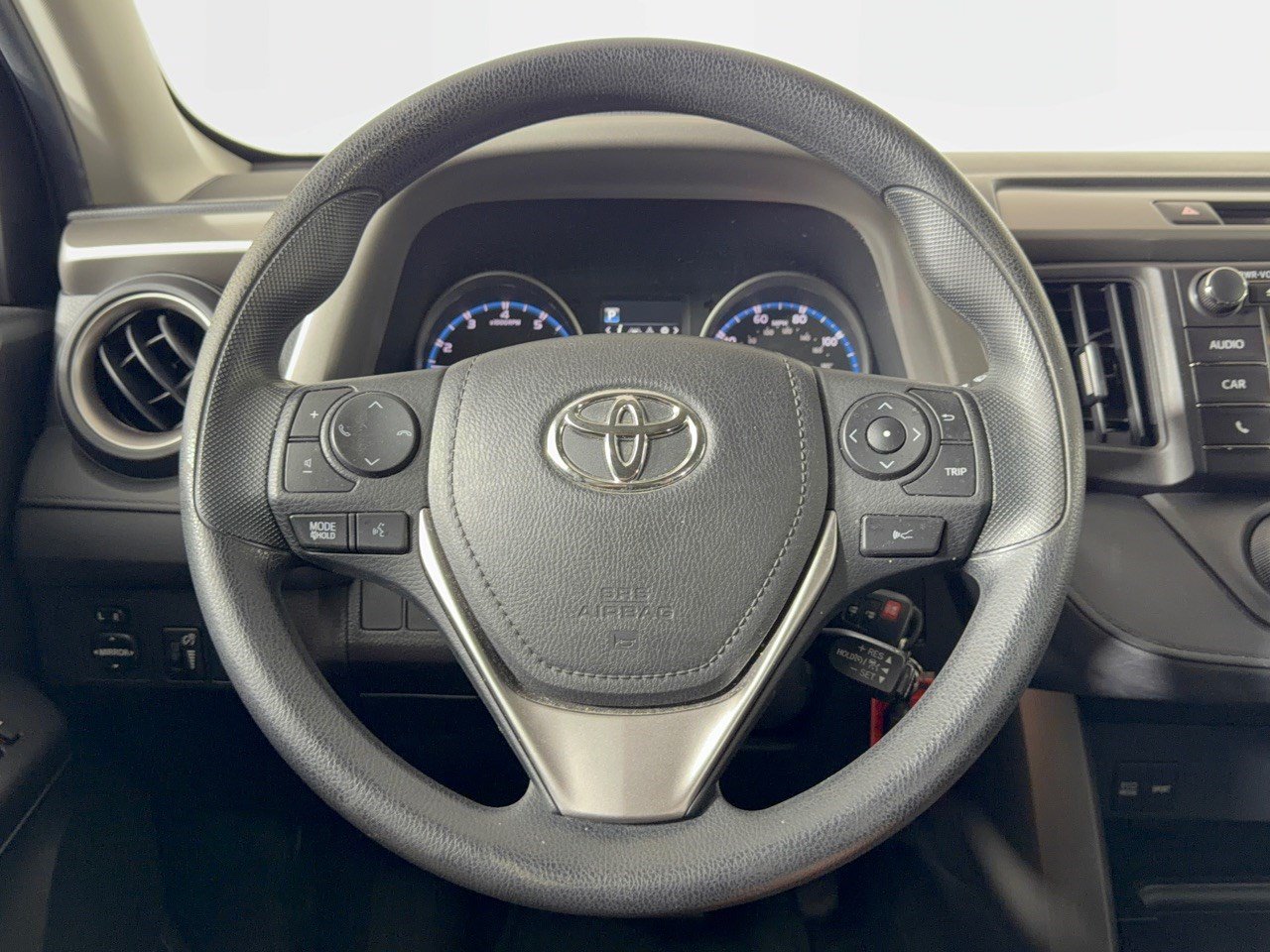 Used 2018 Toyota RAV4 LE FWD image 10