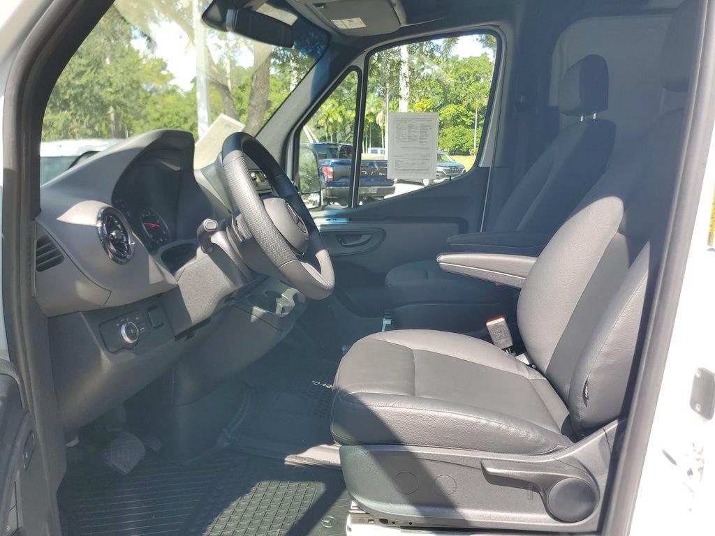Used 2025 Mercedes-Benz Sprinter 2500 image 13