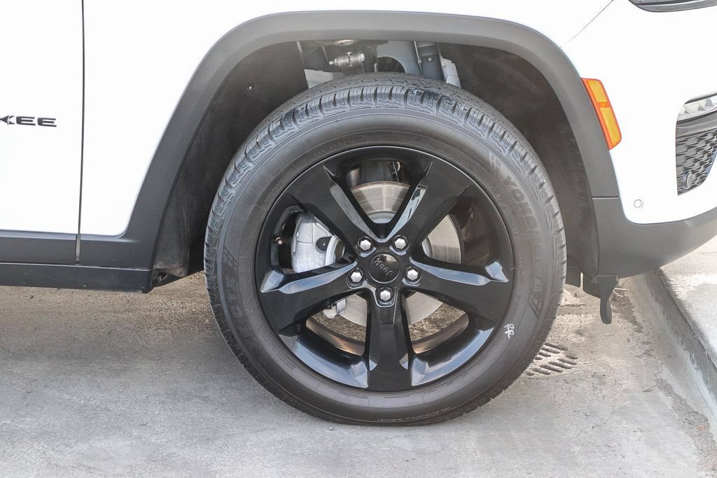 Used 2023 Jeep Grand Cherokee Limited w/ Luxury Tech Group II AWD/4WD image 11