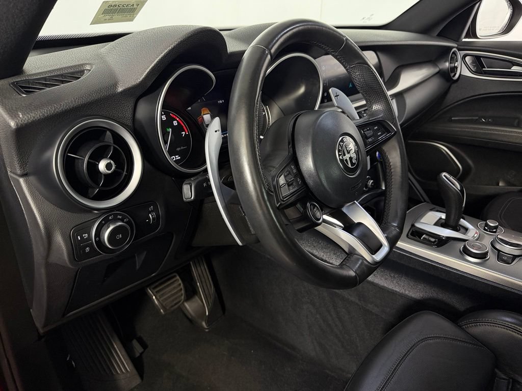Used 2023 Alfa Romeo Stelvio Veloce AWD/4WD image 21