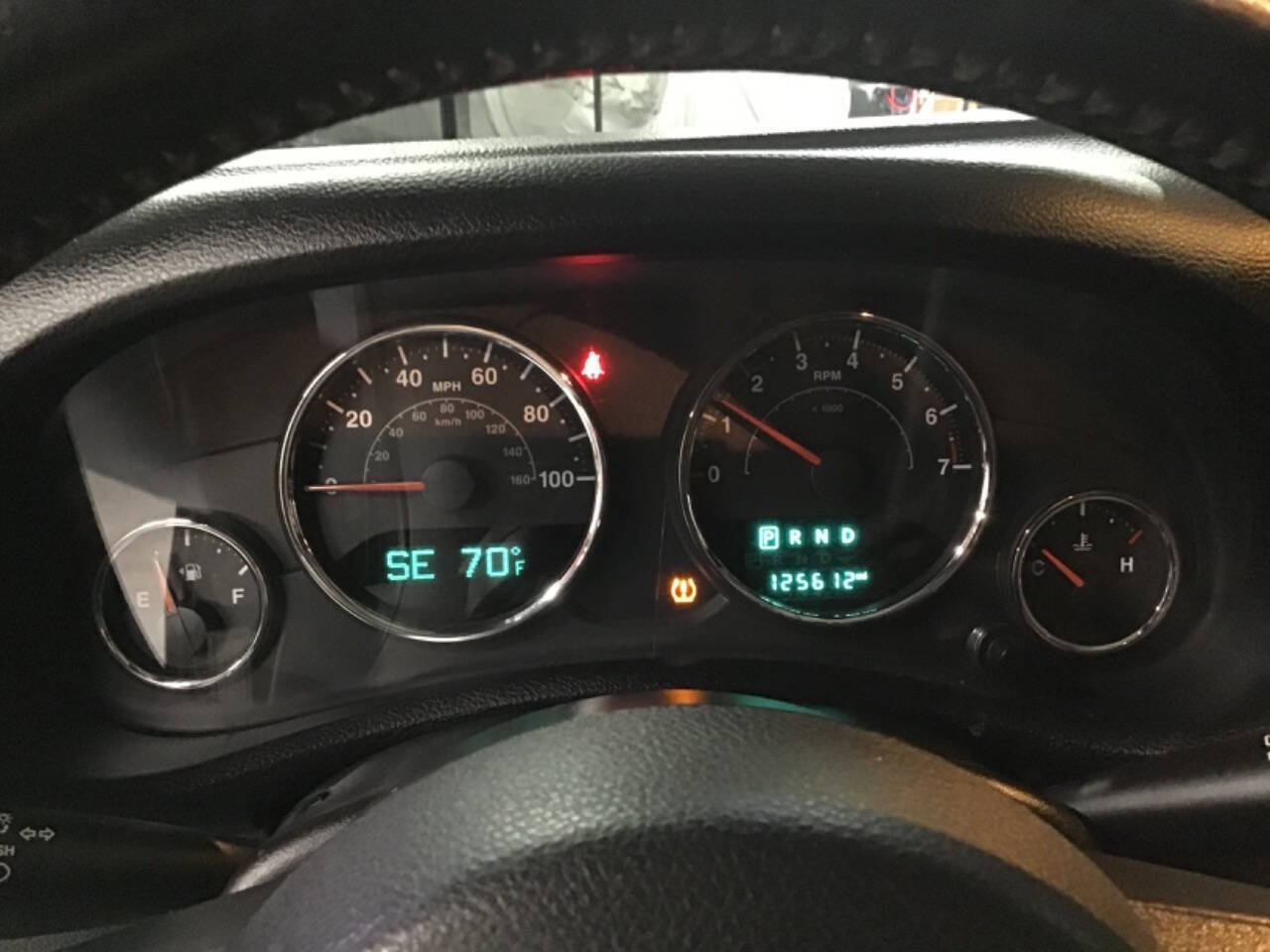 Used 2017 Jeep Wrangler Unlimited Sahara w/ Connectivity Group image 15