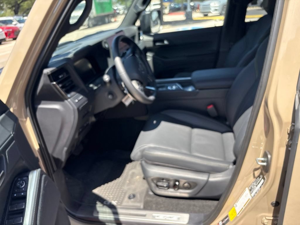 Certified 2026 Lexus GX 550 w/ Accessory Package (CT) AWD/4WD image 15