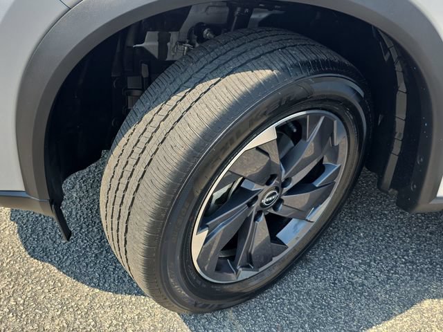 Used 2025 Nissan Rogue SV FWD image 32