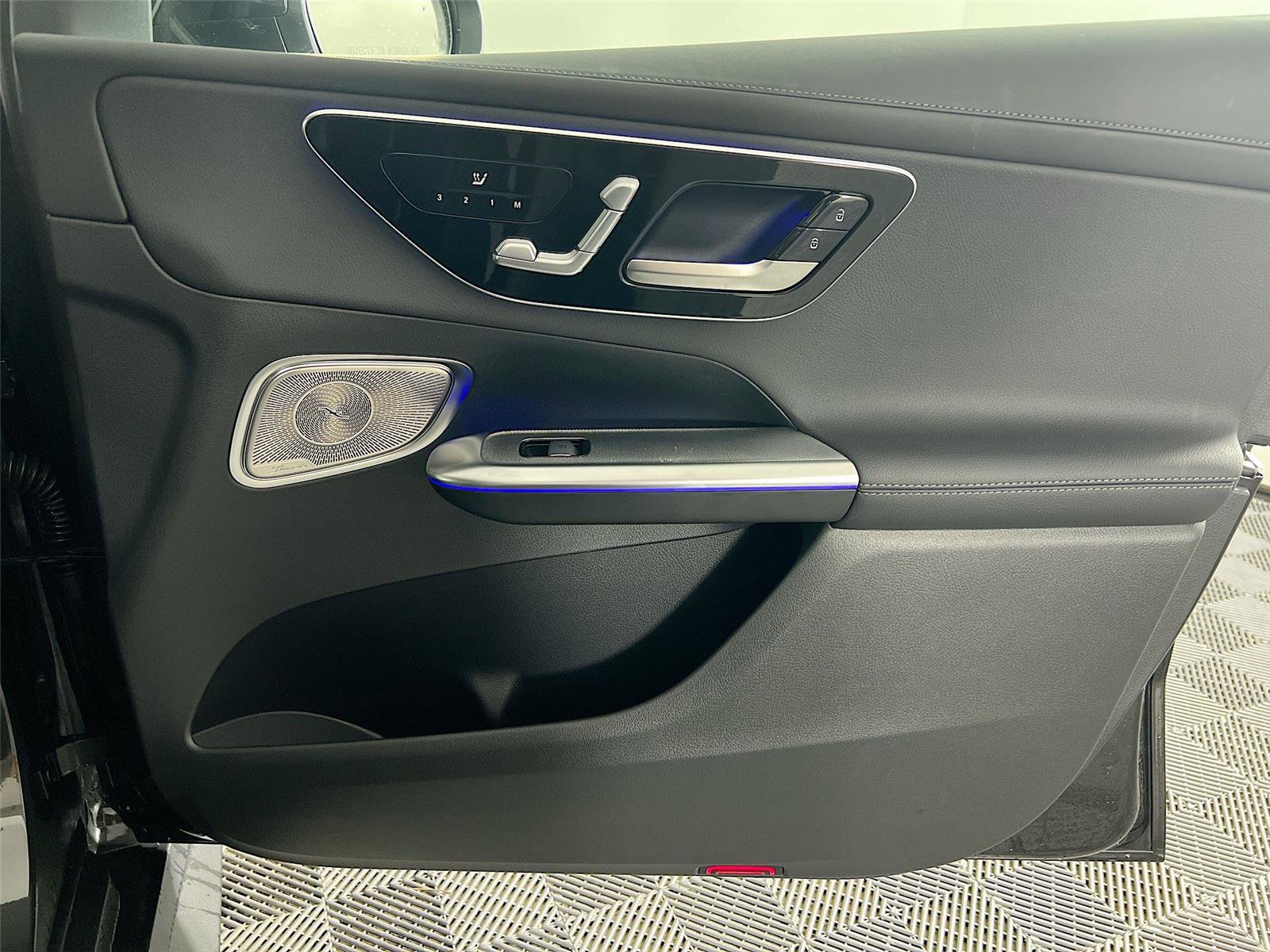 Used 2025 Mercedes-Benz GLC 300 4MATIC image 30