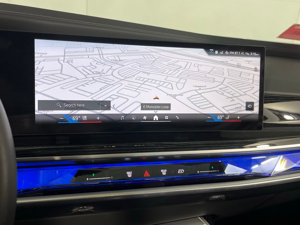 Used 2025 BMW 740i image 18