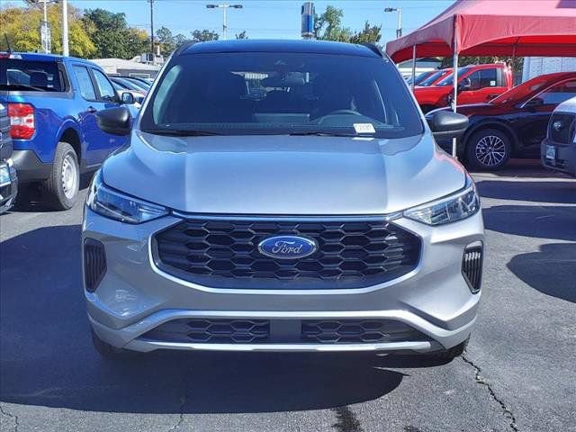 New 2024 Ford Escape ST-Line w/ Tech Pack #1 FWD image 2